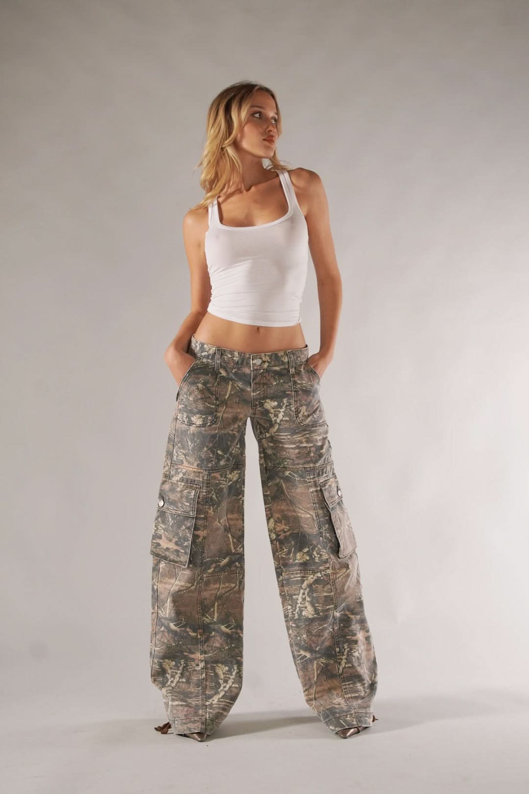 Pantalones de carga de camuflaje: hasta un 50% de descuento-Cargo Pants-VyFlair