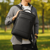 Mochila de Cuero con Puerto USB 15.6" - VyFlair