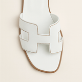 Sandalias Planas de Cuero con Corte Elegante - VyFlair