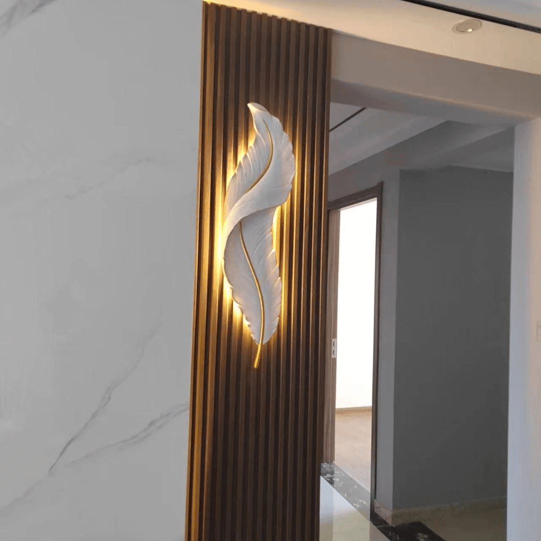 Lámpara de pared de FeatherGlow - sofisticación moderna-Wall Light-VyFlair