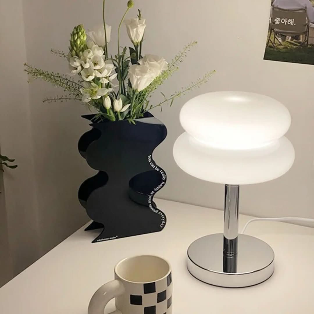 Lámpara de dolce rústica: ¡Luz acogedora con un toque moderno!-Table lamp-VyFlair