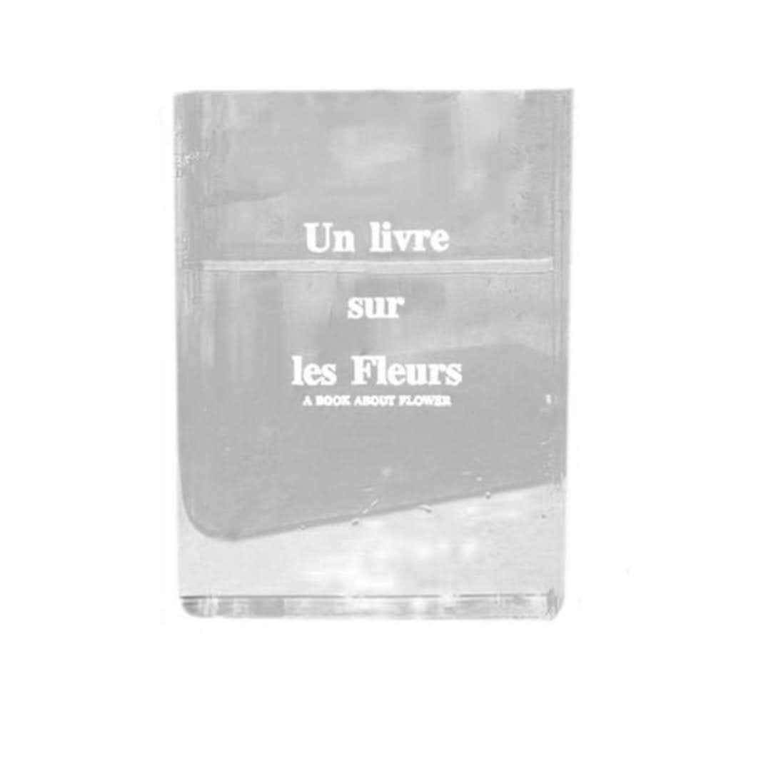 Jarrón de libros acrílicos transparentes-Vase-VyFlair