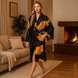 Bata Elegante VelvetAura – Acentos Dorados Relajantes - VyFlair