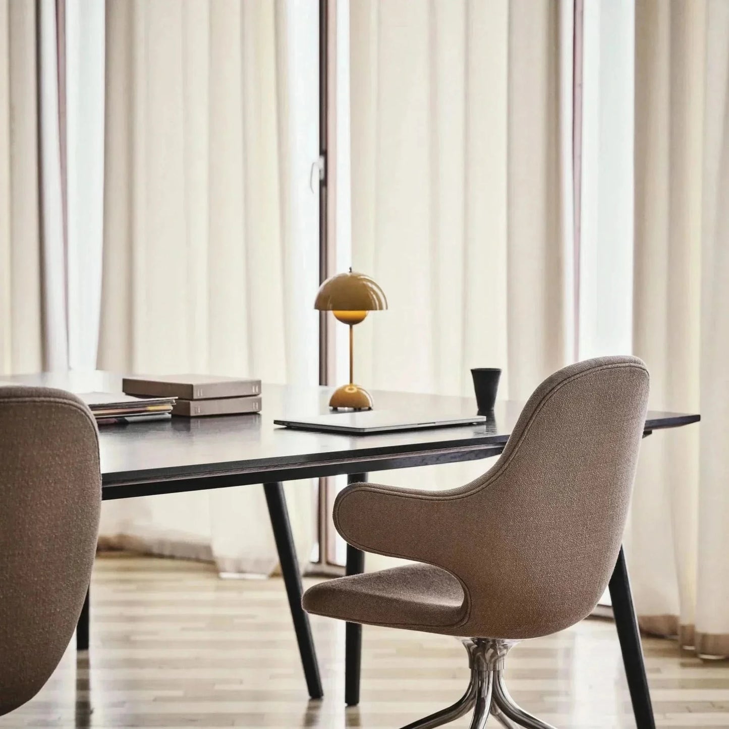 B-selección | Lámpara de mesa elegante-VyFlair