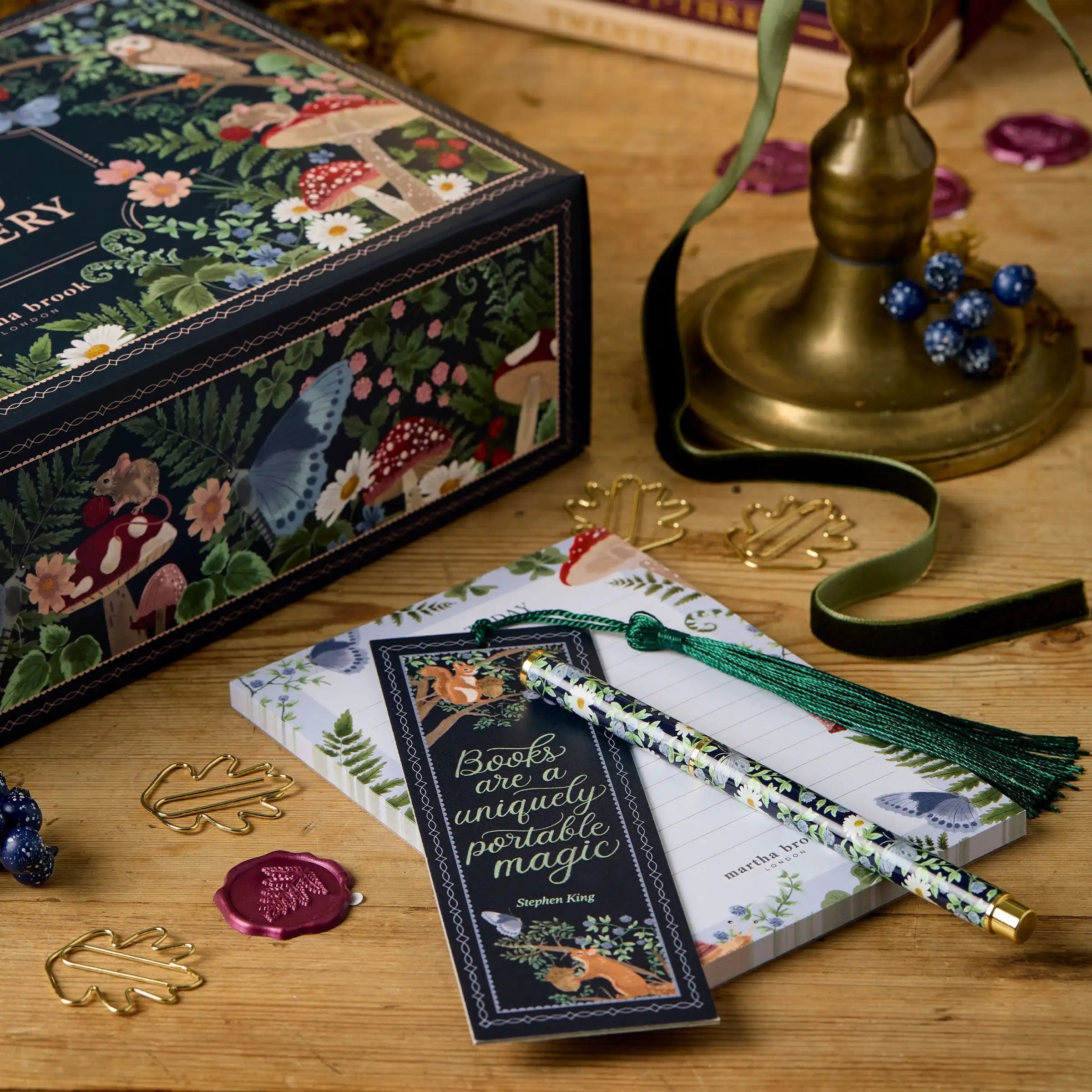 CraftJoy – Kreatywny kalendarz adwentowy 2025 z 24 artykułami do pisania i rękodzieła