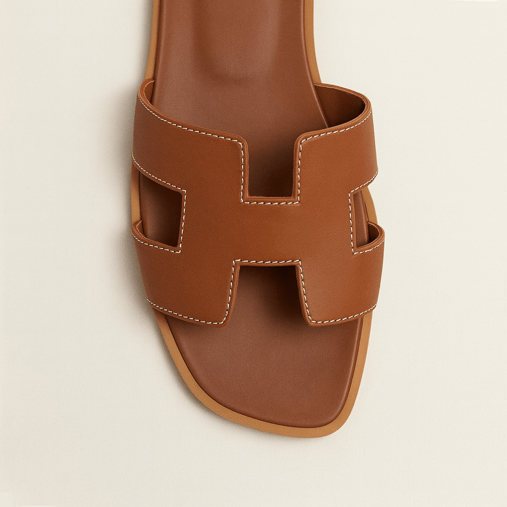 Sandalias Planas de Cuero con Corte Elegante - VyFlair