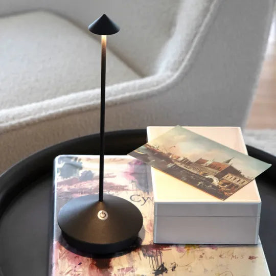 ClarityGlow Lámpara de Mesa LED Inalámbrica – Para Noches Cálidas Dentro y Fuera