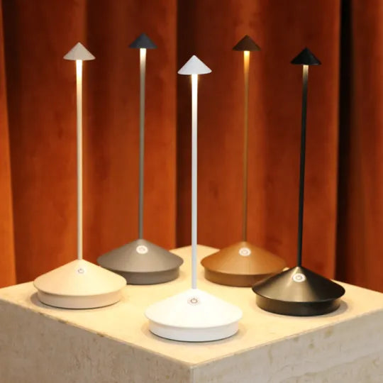 ClarityGlow Lámpara de Mesa LED Inalámbrica – Para Noches Cálidas Dentro y Fuera