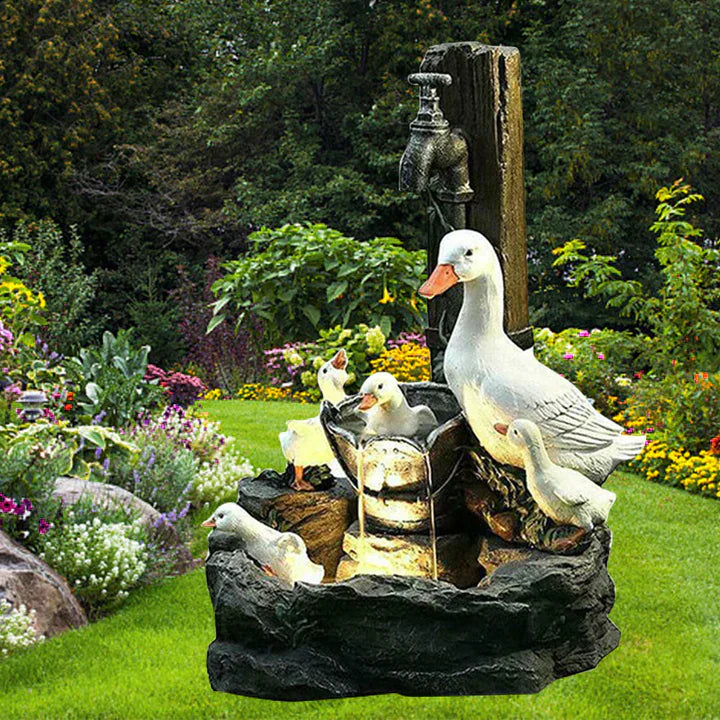 Fuente de Jardín - Fuente Decorativa de Agua para Jardines Tranquilos de la Familia Pato Quackhaven, Diseño de Resina Ligera