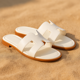 Sandalias Planas de Cuero con Corte Elegante