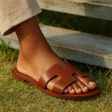 Sandalias Planas de Cuero con Corte Elegante