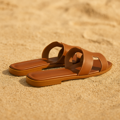 Sandalias Planas de Cuero con Corte Elegante