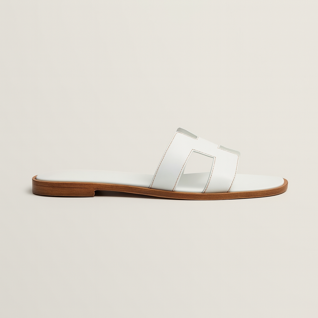 Sandalias Planas de Cuero con Corte Elegante