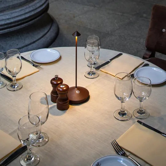 ClarityGlow Lámpara de Mesa LED Inalámbrica – Para Noches Cálidas Dentro y Fuera