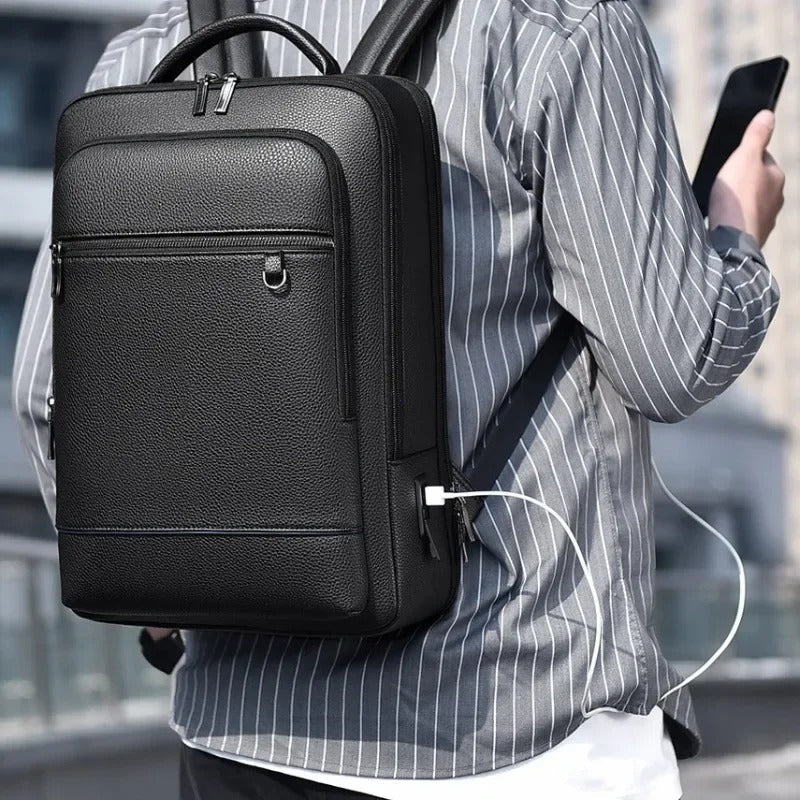 Mochila de Cuero con Puerto USB - Elegante y Funcional