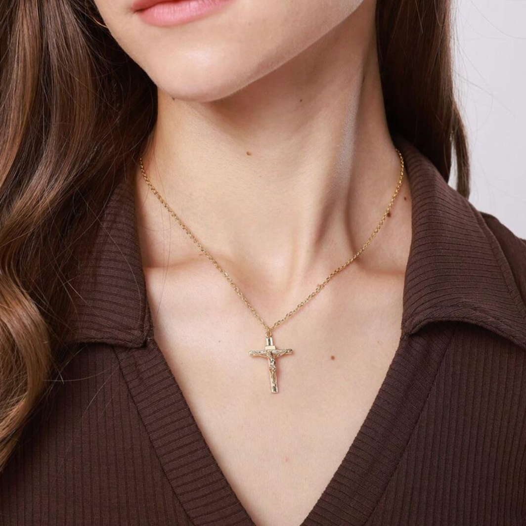 Collar Cruz Acero Inoxidable Bañado en Oro | Vyflair