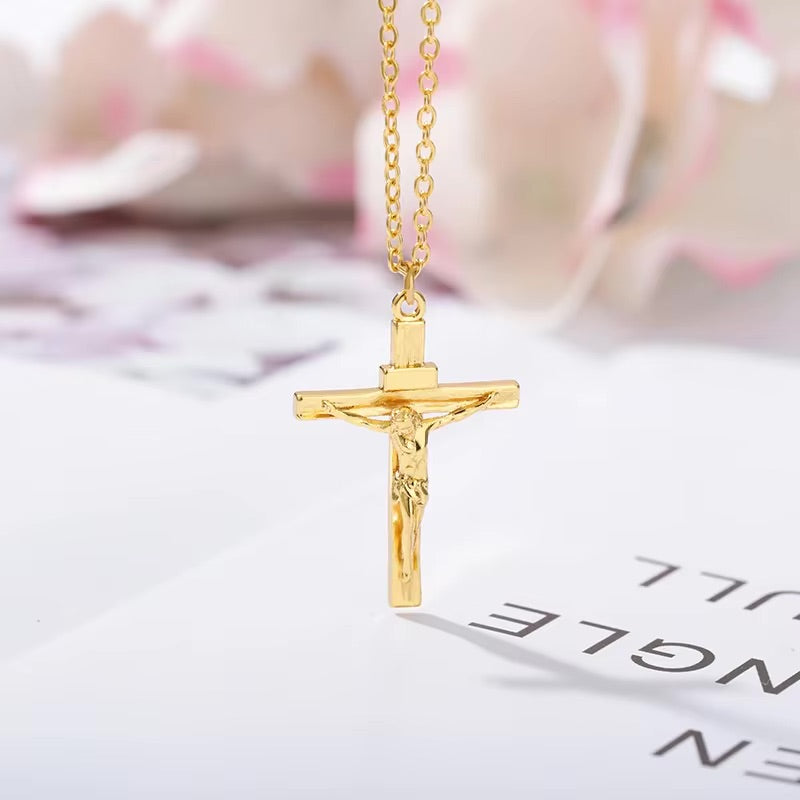 Collar Cruz Acero Inoxidable Bañado en Oro | Vyflair
