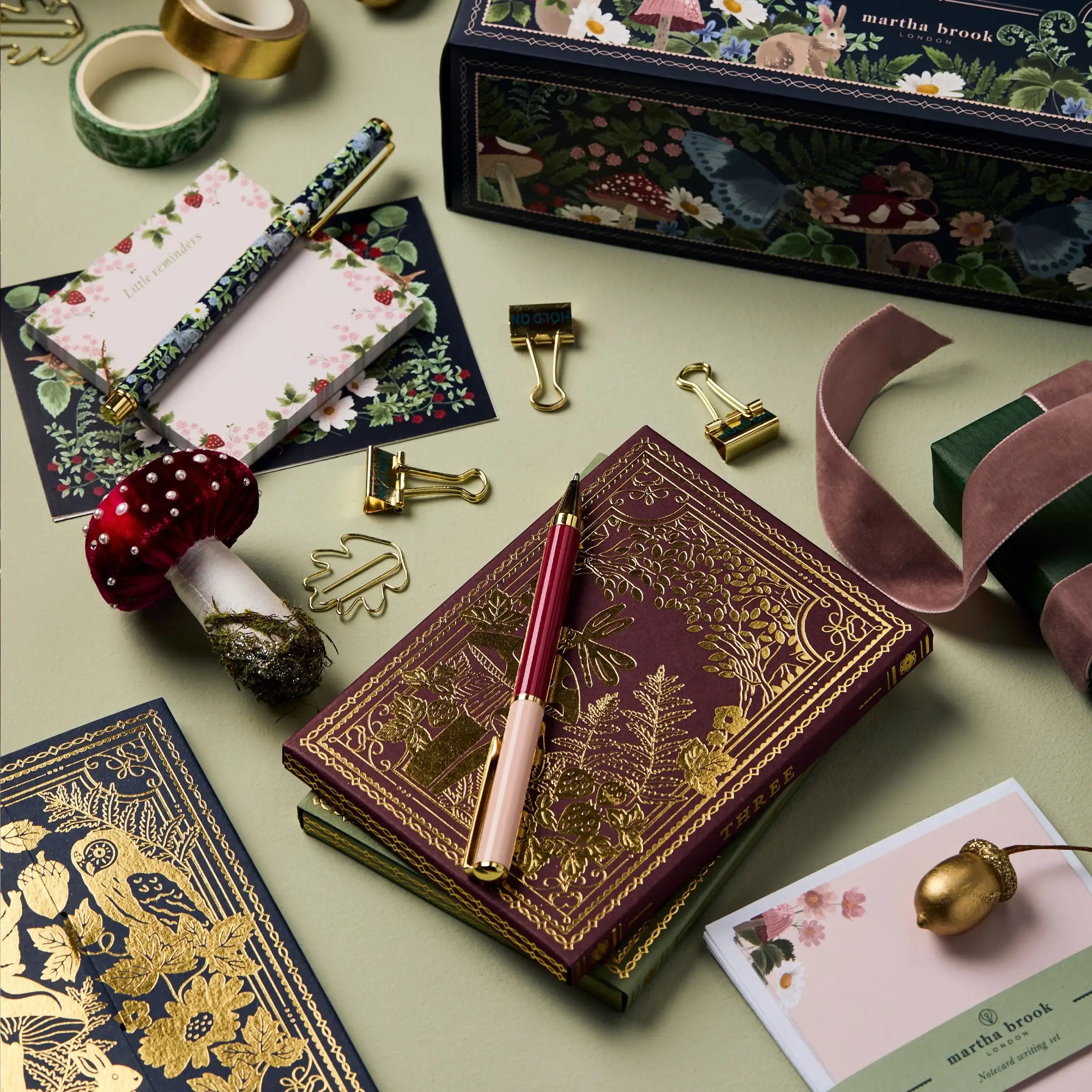 CraftJoy – Calendario dell'Avvento Creativo 2025 con 24 Articoli di Scrittura e Artigianato