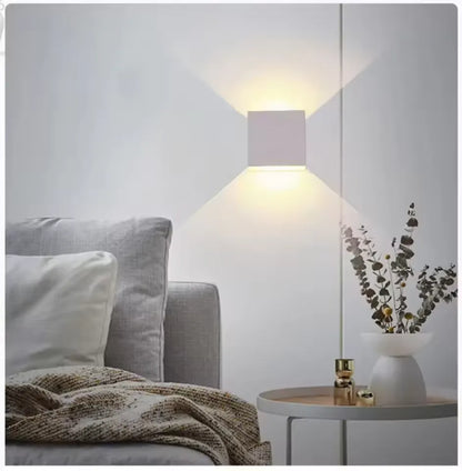 ElegantBeam – Lámpara de Pared Minimalista para Iluminación Sofisticada