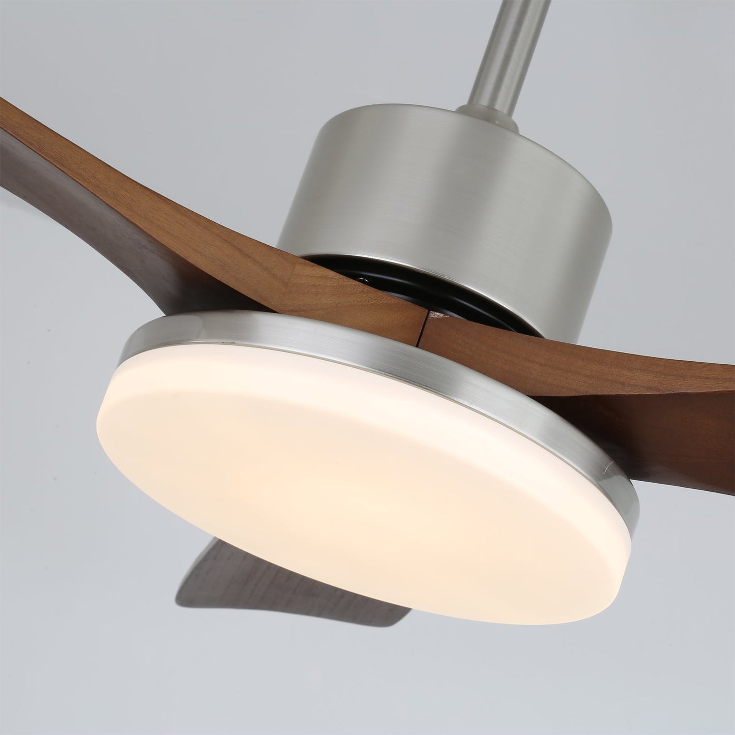LuxeBreeze - Ventilador de Techo de Madera - Brillo Sutil - Estilo Contemporáneo
