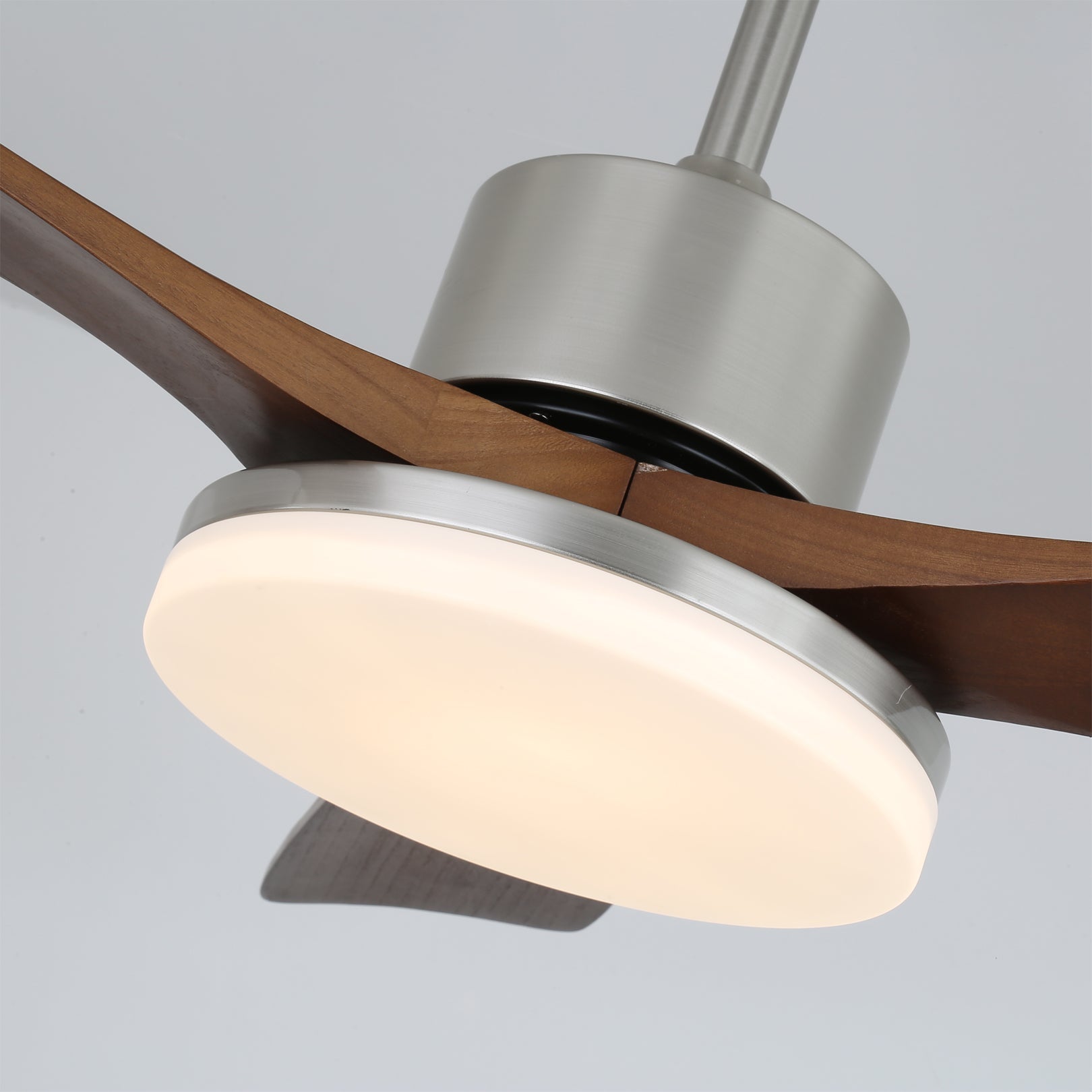 LuxeBreeze - Ventilador de Techo de Madera - Brillo Sutil - Estilo Contemporáneo