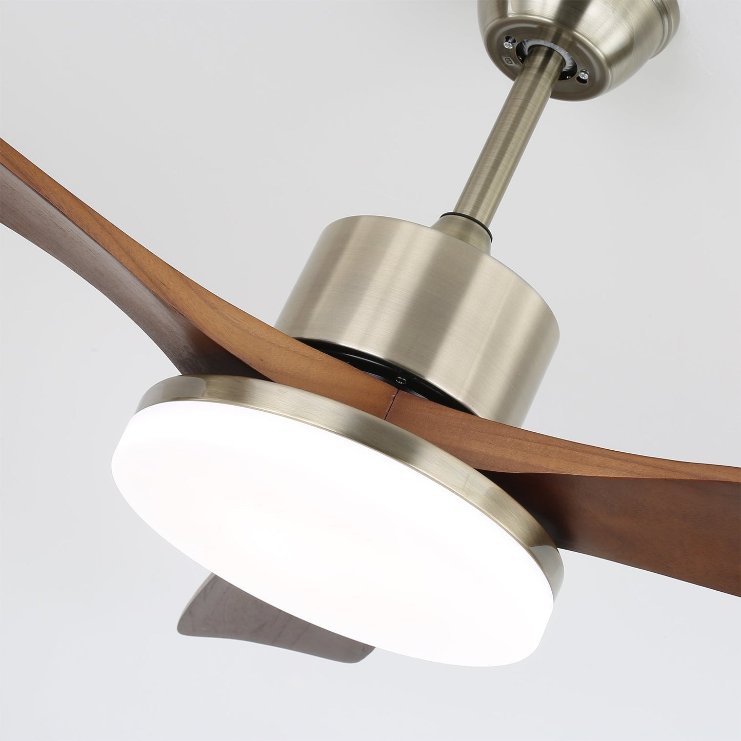 LuxeBreeze - Ventilador de Techo de Madera - Brillo Sutil - Estilo Contemporáneo