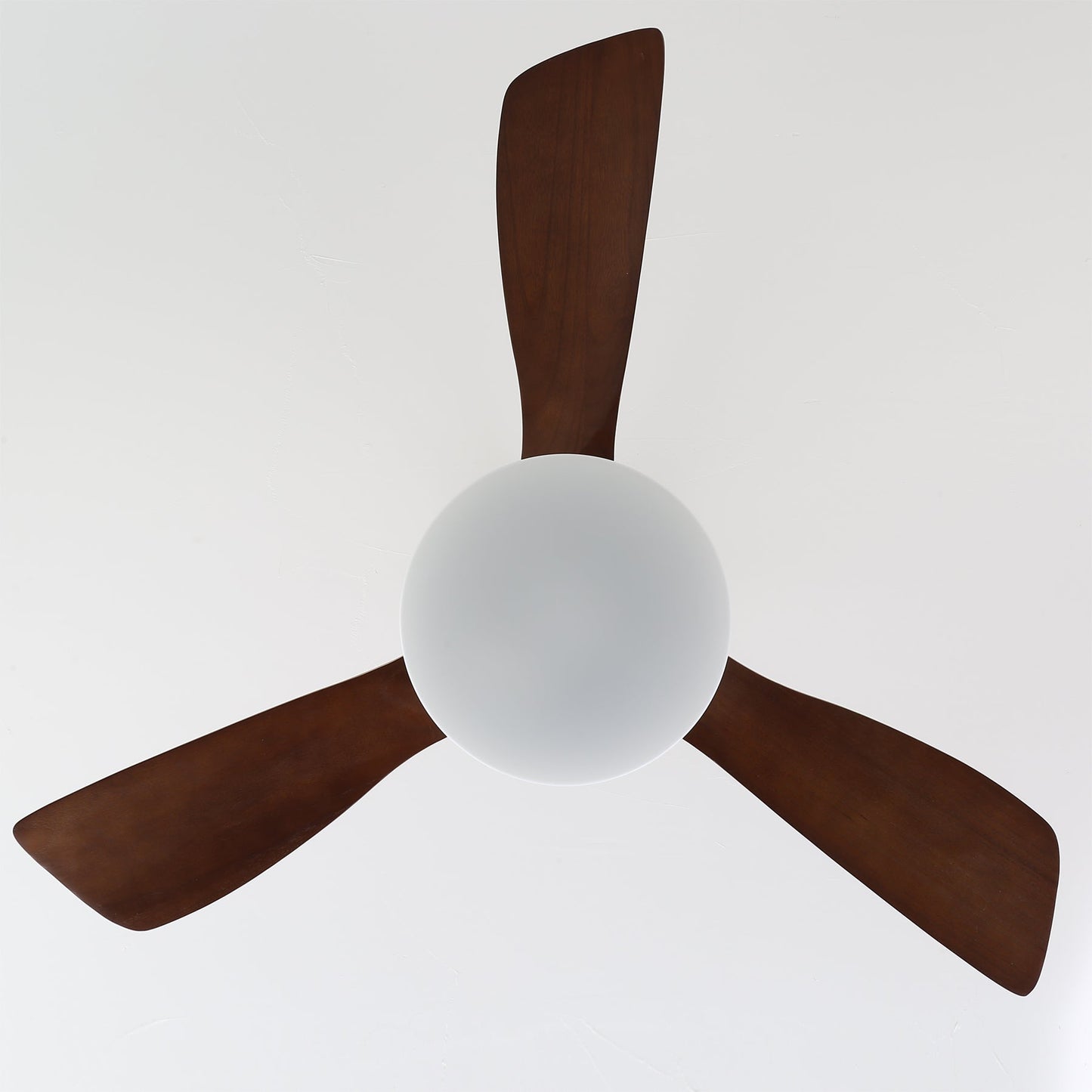 LuxeBreeze - Ventilador de Techo de Madera - Brillo Sutil - Estilo Contemporáneo