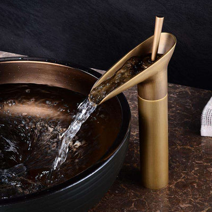 AquaScape - Grifo de Baño Retro Cascada
