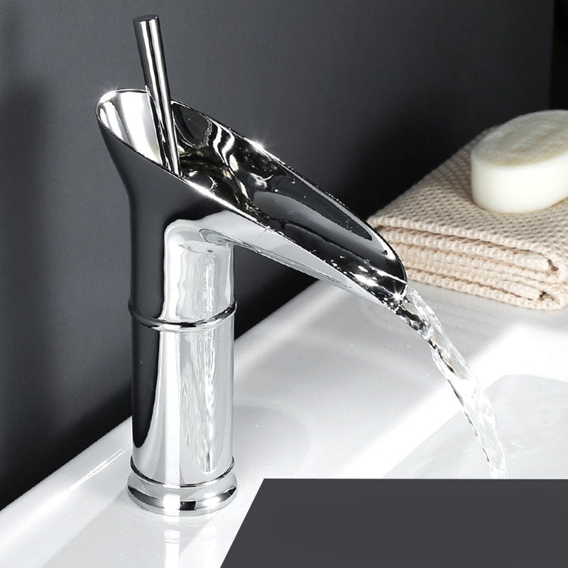 AquaScape - Grifo de Baño Retro Cascada