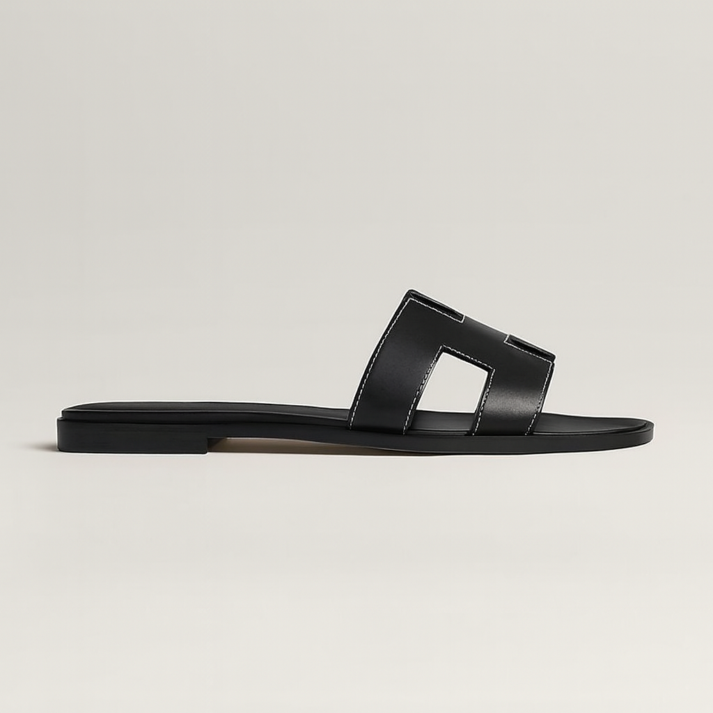Sandalias Planas de Cuero con Corte Elegante