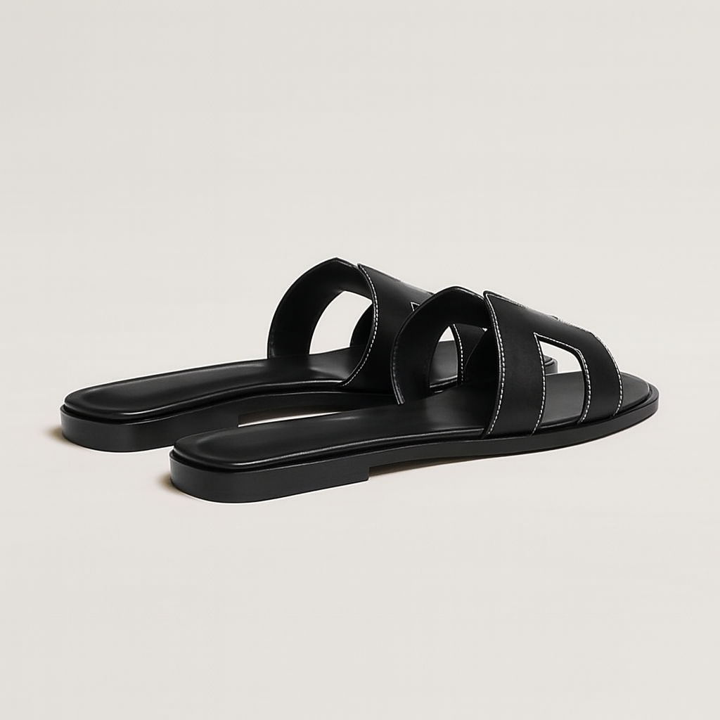 Sandalias Planas de Cuero con Corte Elegante