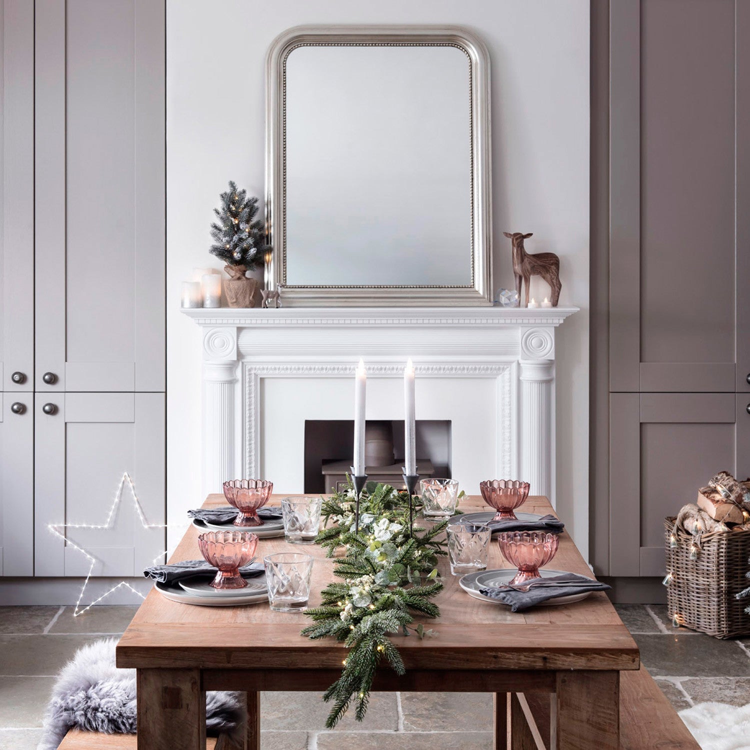 Árbol Mini de Navidad Preiluminado LED – Decoración Compacta con Brillo Cálido