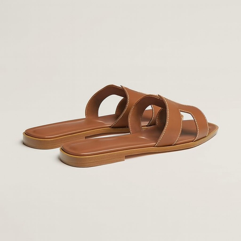 Sandalias Planas de Cuero con Corte Elegante