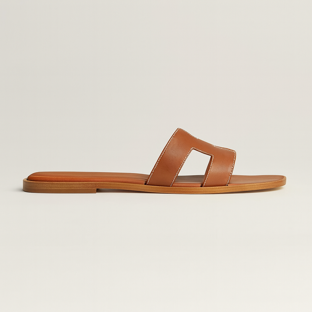 Sandalias Planas de Cuero con Corte Elegante