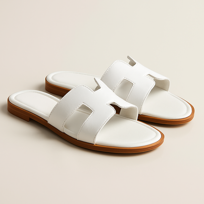 Sandalias Planas de Cuero con Corte Elegante