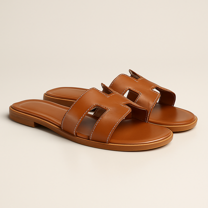 Sandalias Planas de Cuero con Corte Elegante