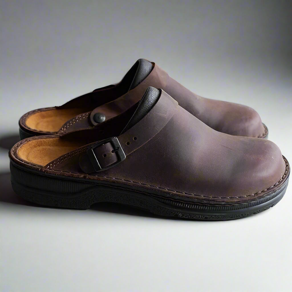Zuecos Clásicos de Cuero para Mujeres con Hebilla Ajustable – Calzado Cerrado y Cómodo