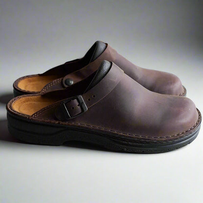 Zuecos Clásicos de Cuero para Mujeres con Hebilla Ajustable – Calzado Cerrado y Cómodo