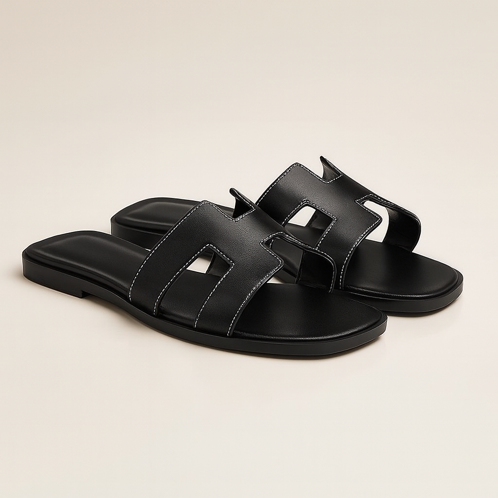 Sandalias Planas de Cuero con Corte Elegante