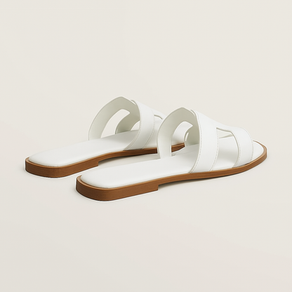 Sandalias Planas de Cuero con Corte Elegante